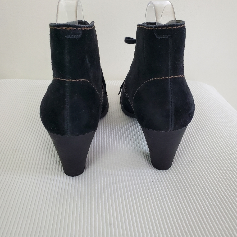 Clarks Bendables Suede Lace Up Block Heel Ankle Bootie - Picture 7 of 10